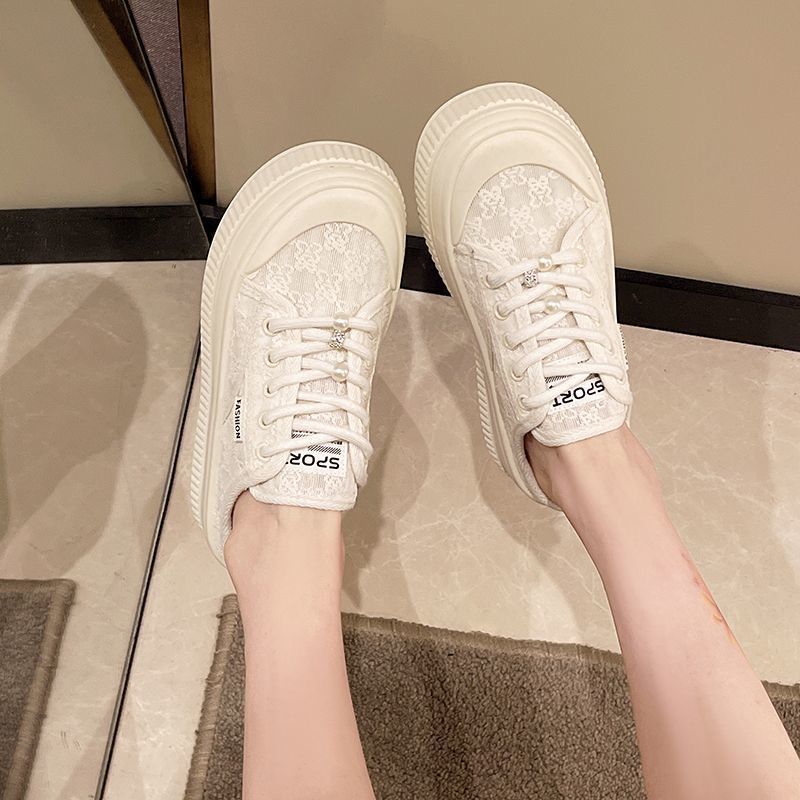 2025 verano nuevo estilo semi-trapeador zapatos blancos zapatos de mujer ropa exterior sandalias de verano Baotou estilo caliente pantuflas de malla todo-fósforo image 4