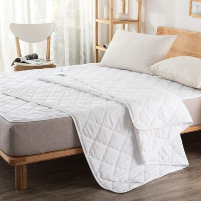 廠家直銷白色床墊1.8m防滑床褥子單雙人折疊保護墊子薄墊被1.5m床