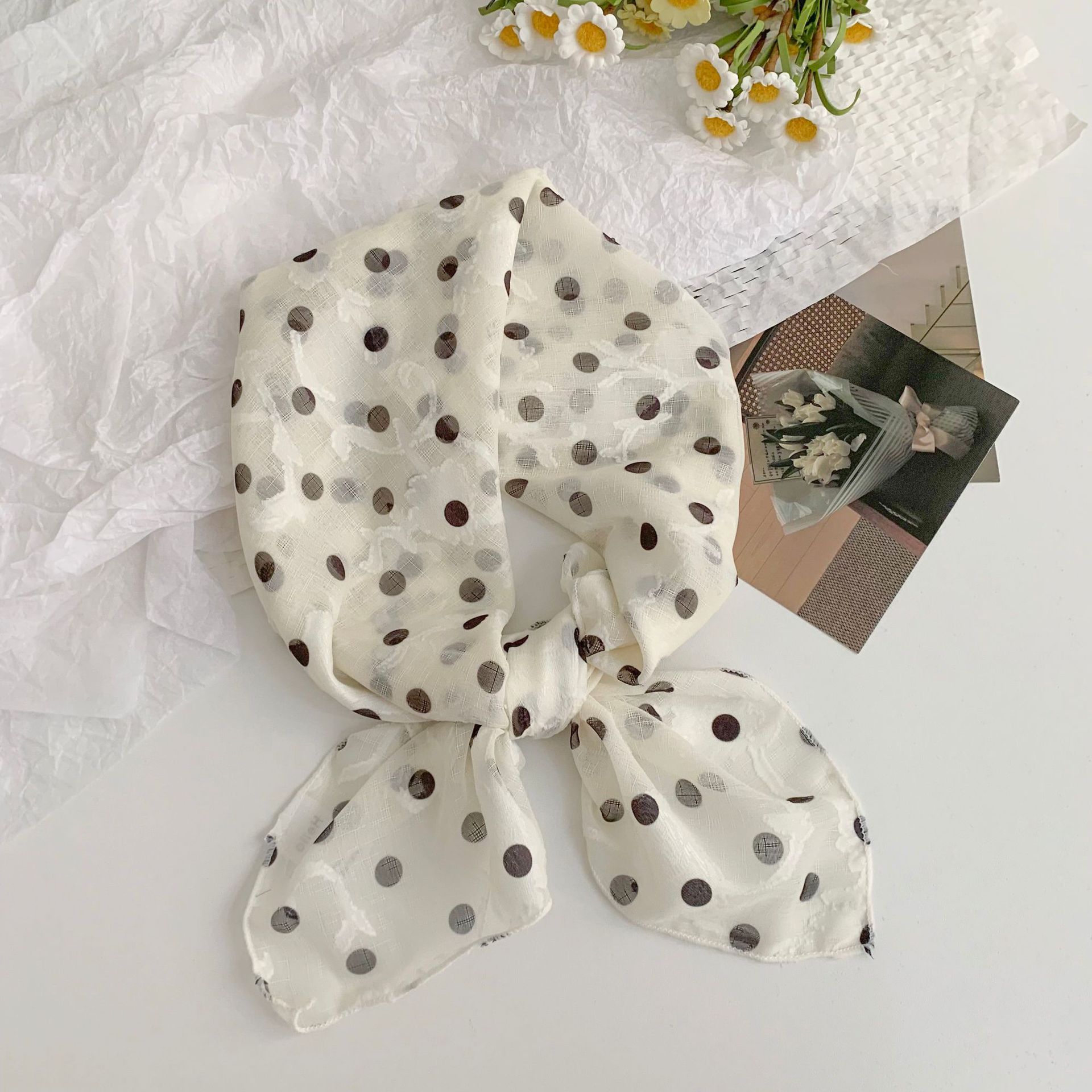 Bufanda de seda, bufanda cuadrada pequeña, sentido de alta gama, sentido de la atmósfera de todo fósforo coreano, pañuelo fino de primavera y verano, accesorios para el cabello pastoral femenino de verano