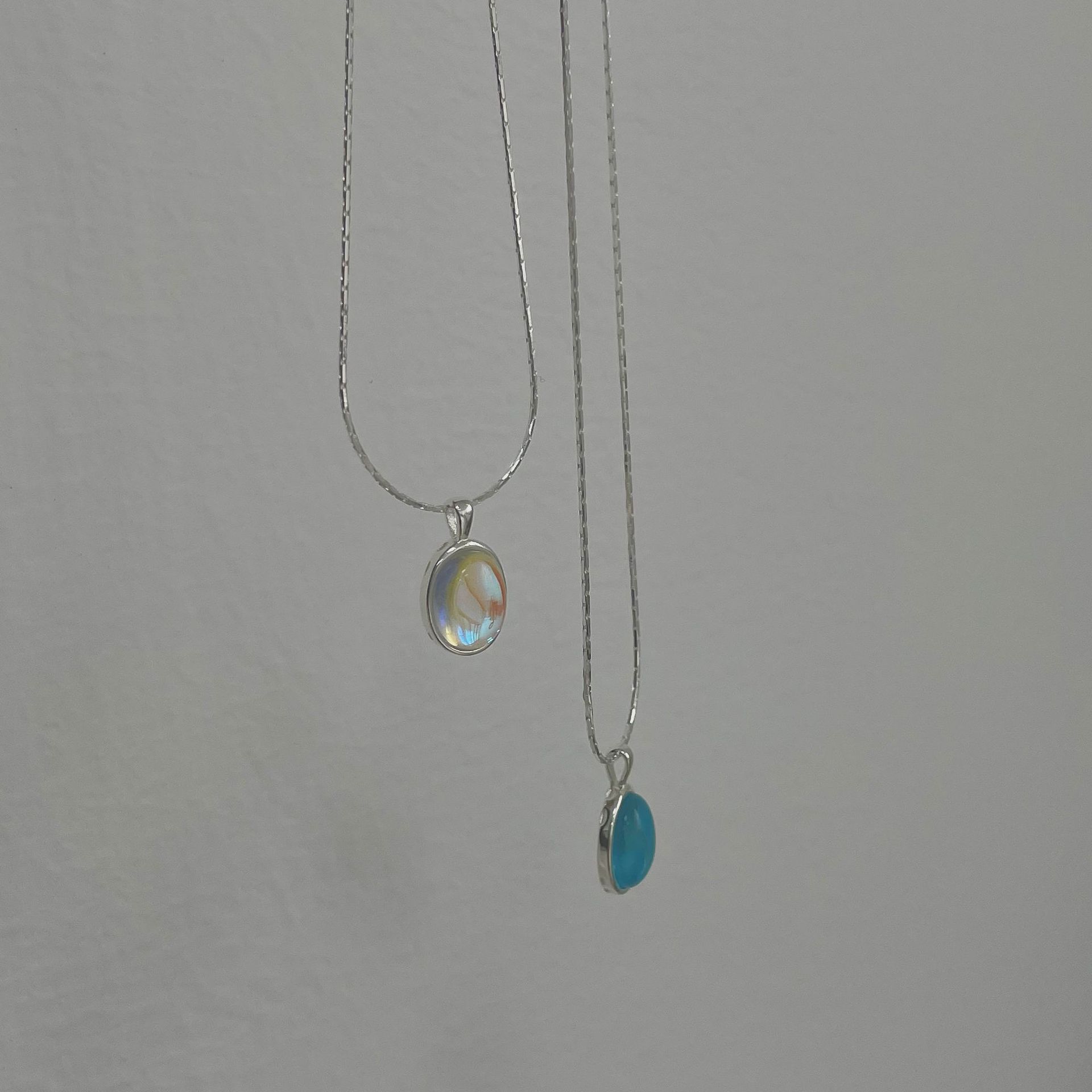 Street Occasion 925 Sterling Silver Material Oval Pattern 925 Sterling Silver Moonstone Inlay Oval Pendant Necklace
