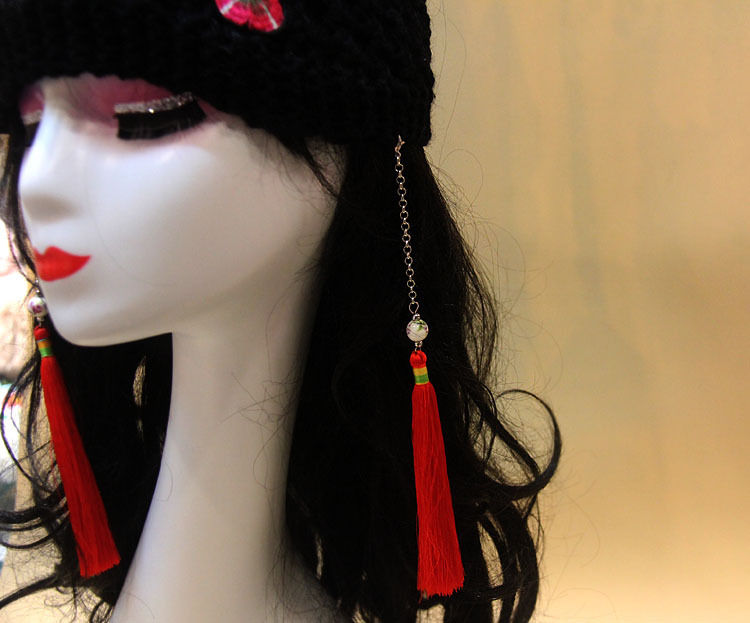 民族风流苏绣花发兜