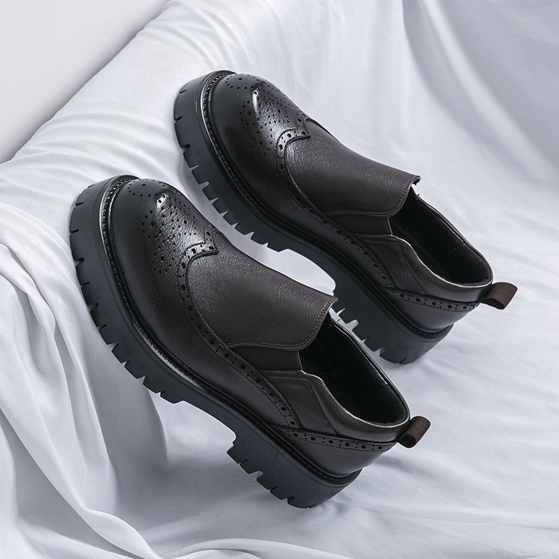 2025 modelos de primavera y otoño Bullock zapatos de cuero casuales artesanales tallados moda para hombres ropa formal de negocios zapatos de trabajo