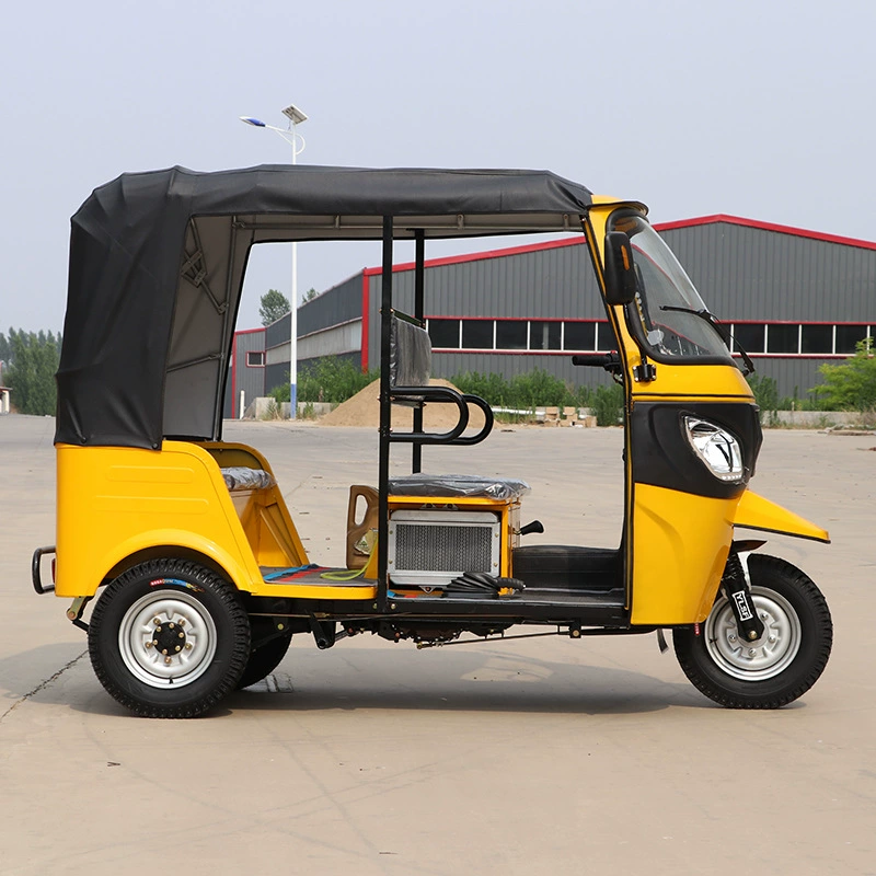 Пассажирский трициклопек Tuk-Tuk (Bajaj) топливный трёхколёсный автомобиль, крыша, зеркала и лобовое стекло