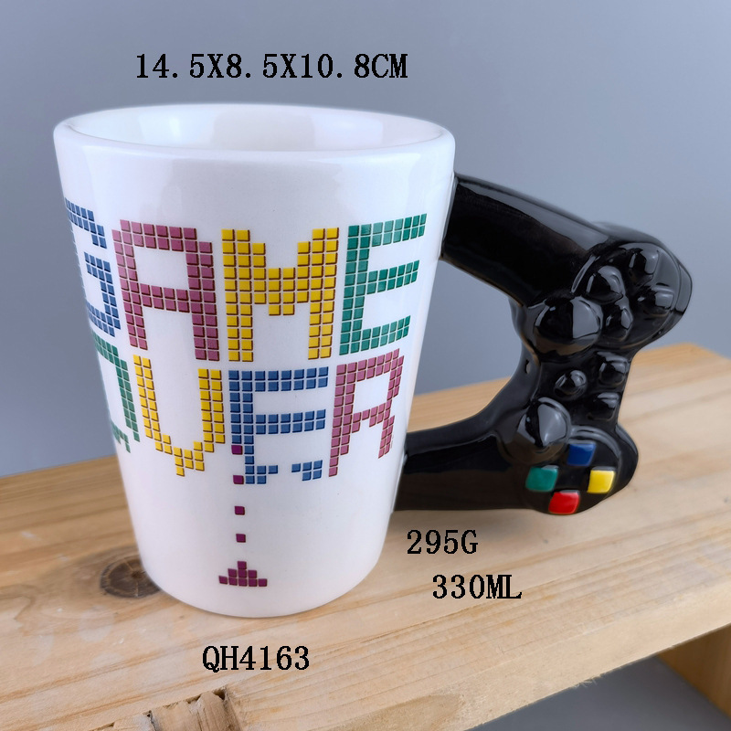 Mango de juego creativo taza de cerámica máquina de juego de letras de color balancín taza de agua de cerámica taza de café de dibujos animados