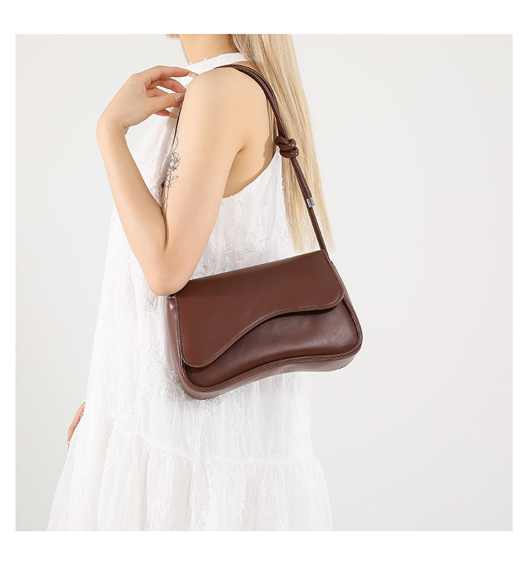 Underarm bag for women, new autumn 2024 fashion and niche design, single-shoulder crossbody bag, stylish and relaxed small square bag undefined