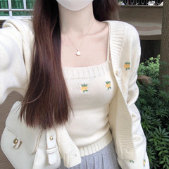 温柔风针织衫女春秋季百搭韩系奶甜短款开衫内搭吊带小背心两件套