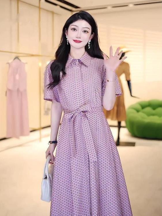 Đầm chấm bi tay ngắn kiểu Pháp cổ vuông eo thắt — bột hoa hồng pha lê