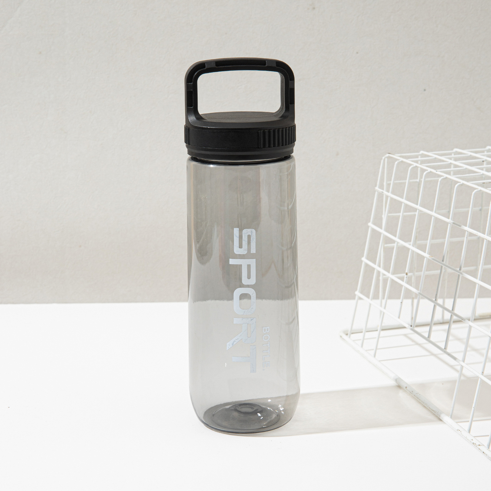 Nueva botella de agua de plástico para deportes de gran capacidad para estudiantes varones hervidor de fitness resistente a altas temperaturas taza de espacio al aire libre portátil de verano