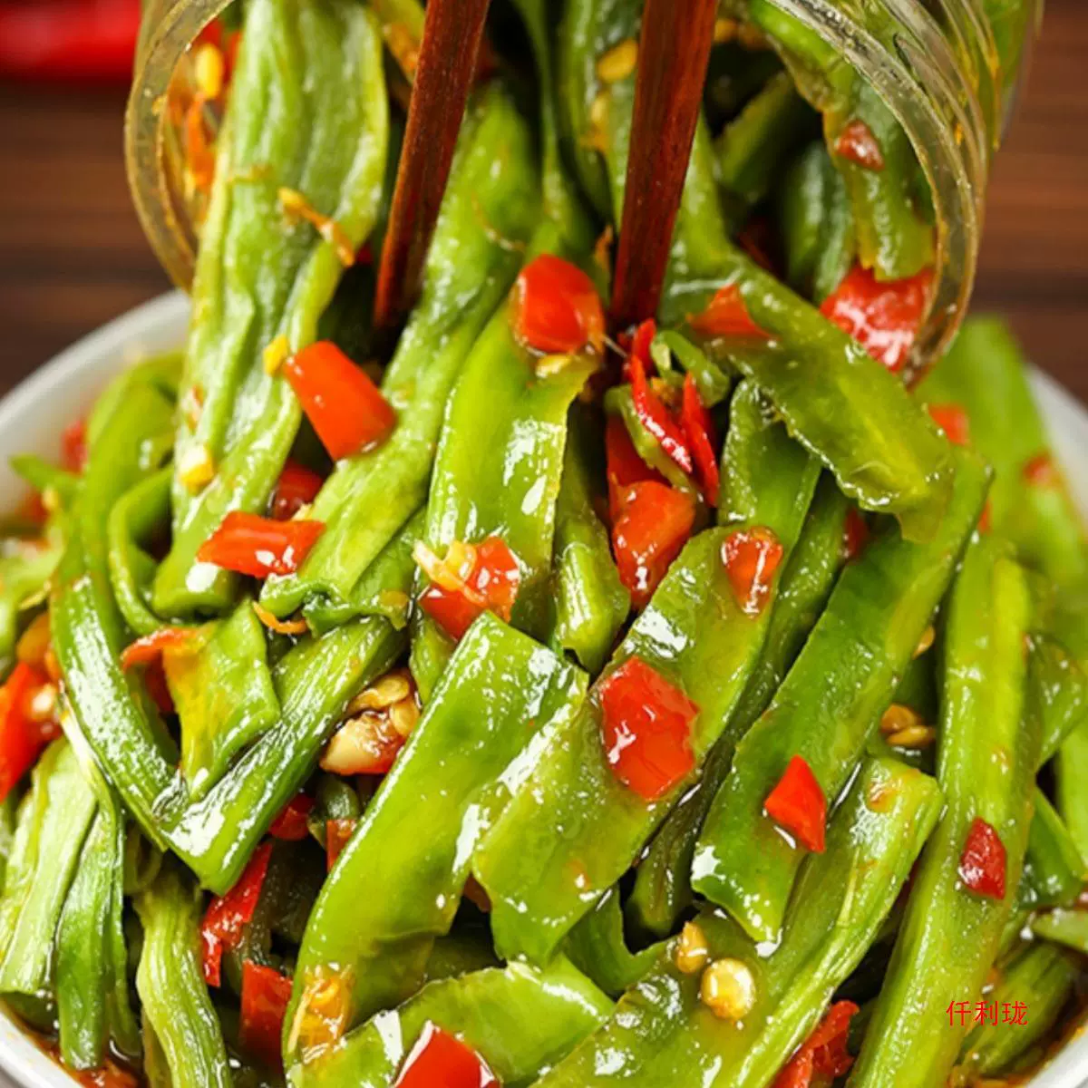 Специальное блюдо, приготовленное в провинции Хунань, готовые к употреблению маринованные овощи, лапша, закуски, холодные салаты, маринованные овощи и салат из горчицы.