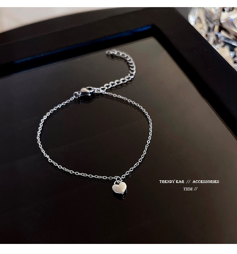 Korean Temperament Titanium Steel Love Bracelet Simple Fashion Heart Pendant Hand Jewelry display picture 3