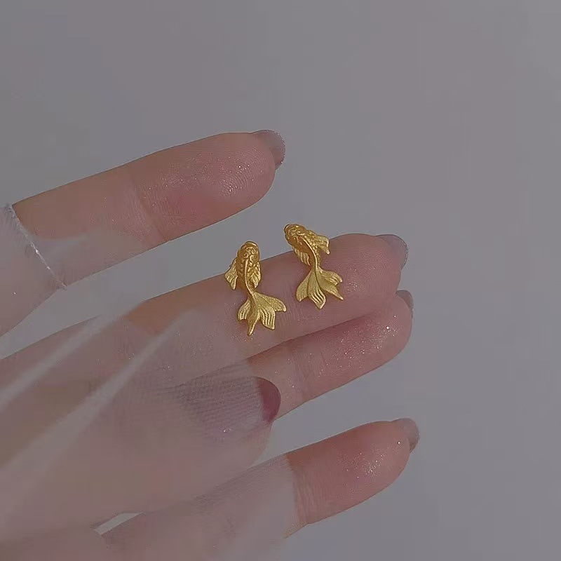 Pendientes de flores tridimensionales con lentejuelas de aguja de plata Pendientes de lujo ligero de alta gama de moda de nicho Pendientes de viento frío al por mayor