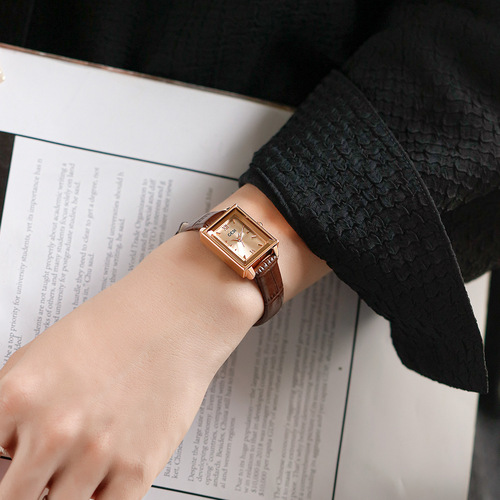 歌迪手表女年新款小众学生简约小方表时尚潮流女士皮带手表