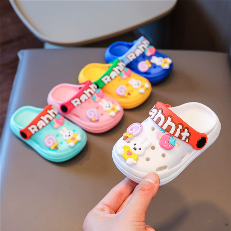 Детские тапочки, мультяшная домашняя ванная комната, нескользящая обувь с закрытым носком и защитой от столкновений, обувь с мягким нижним отверстием, детские сандалии для мальчиков и девочек