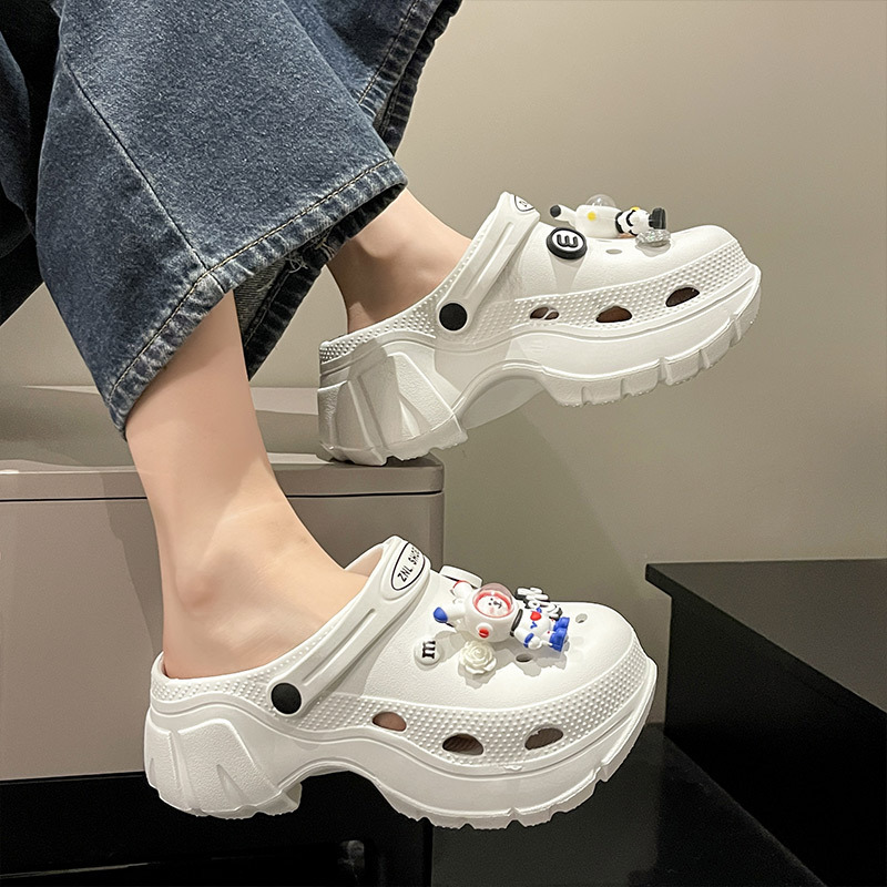 Einteilige Lochschuhe mit dicken Sohlen, Sommer-Oberbekleidung für Damen, 2023, neue rutschfeste, erhöhte Baotou-Stepp-Sandalen und Hausschuhe_voghion.com