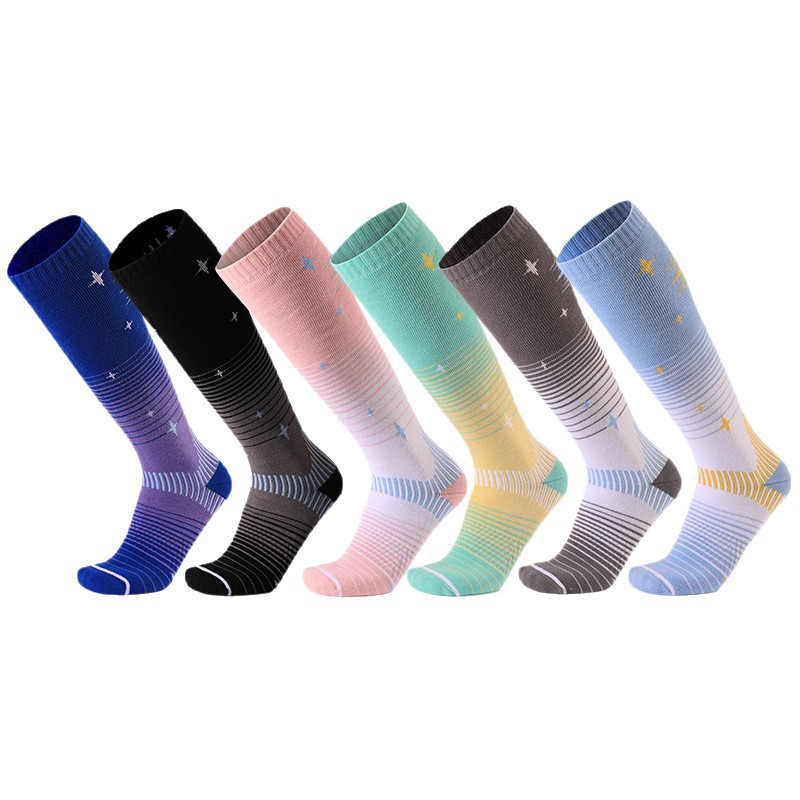 �ﶬ�Ӻ���Ůͬ�ѩ�������ů��Ͳ�˶��౬�����ѩ����