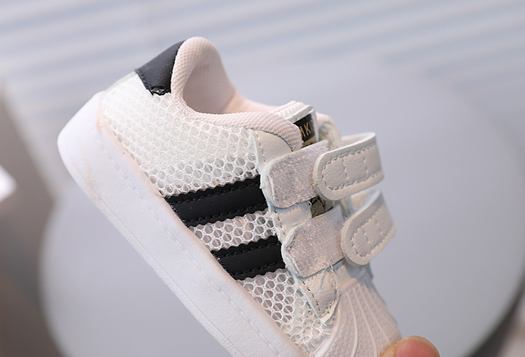 Barnbrädegalleria vit port hane och hona gående babyhacka, pring/sommar 2023 urholkad ingle meh_voghion.com