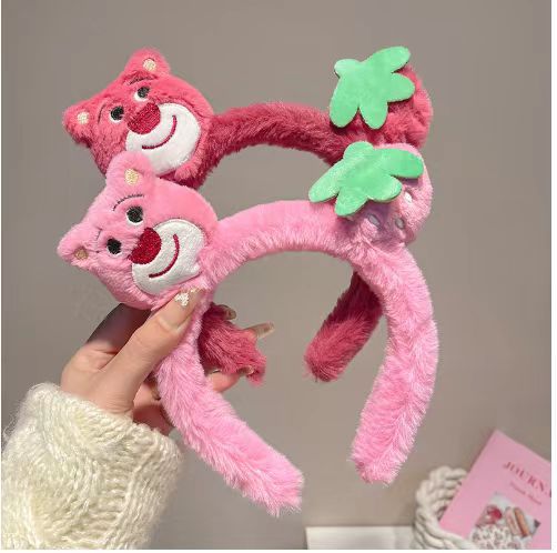 Dibujos Animados fresa oso diadema para las mujeres 2023 nuevo estilo cara lavado maquillaje especial diadema lindo felpa pelo banda diadema