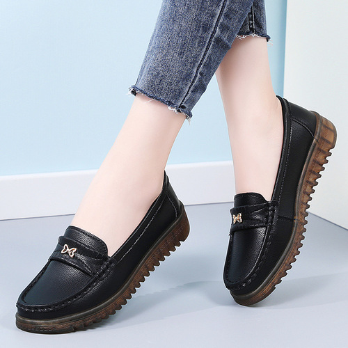 Mom's shoes with soft leather soles, comfortable women's shoes for autumn, flat single shoes for middle-aged and elderly, one-step big size moccasins