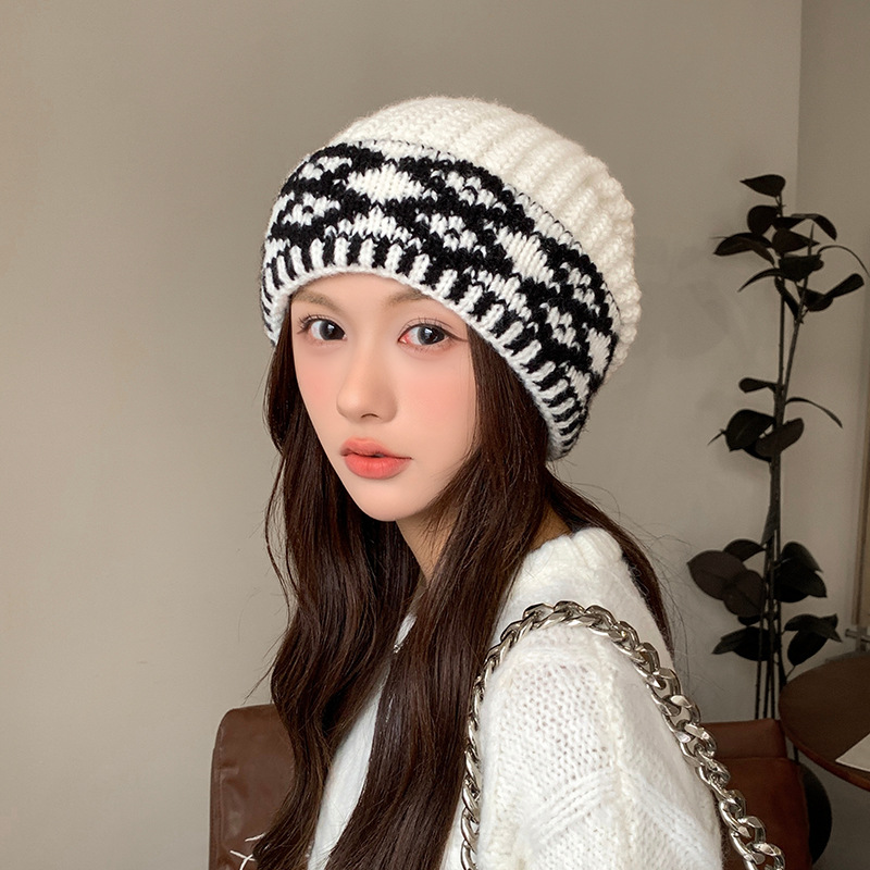 Vintage-kariertes Strickmuster für Damen, Winter, koreanischer Stil, figurschmeichelnd für großen Kopfumfang, warme Ohren, Kälteschutz_voghion.com