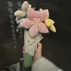 本物の趣味の花束は花の人形の鉢植えのぬいぐるみを持っています。