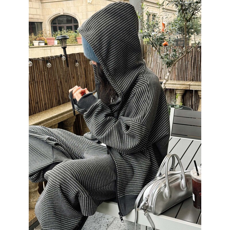 Louvre's New Spring Style Korean Retro Casual Style Hooded Contrast Striped Zipper Sweatshirt Loose Silhouette Top for Women Louvre's New Spring Style Korean Retro Casual Style Hooded Contrast Striped Zipper Sweatshirt Loose Silhouette Top for Women
