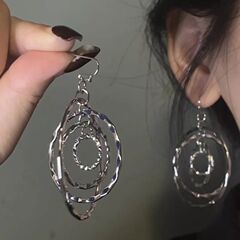女性用レトロ多層槌目ピアス、クールなボヘミアンスタイルのピアス、ファッショナブルな個性ピアス