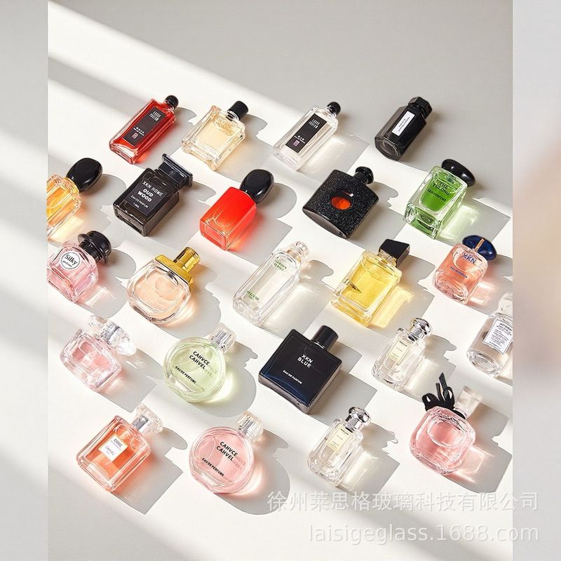 スポット卸売透明ガラス香水瓶 30 ミリリットル 50 ミリリットルフレグランス詰め替えボトルポンプヘッド空ボトル絶妙な包装|undefined