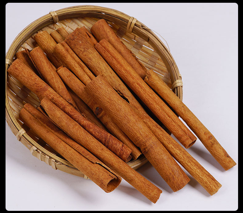 Gui Pi (Cinnamomum cassia) — Dried Aged-Bark Cinnamon for Braising & Herbal Cooking in use
