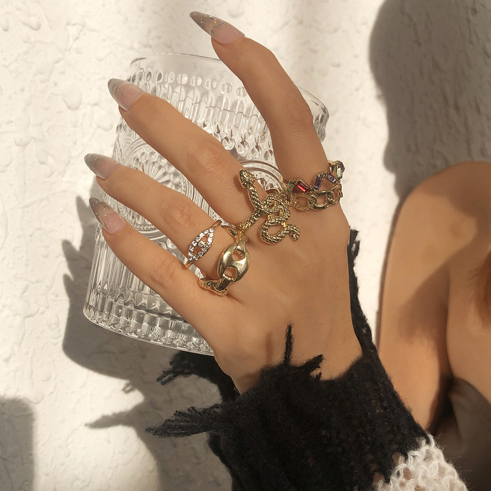 R0699 Cross-border Exaggerated Personalized Hollow Ring Female Snake-shaped Diamond-embedded Graceful And Fashionable Trendy Cool Knuckle Ring 5-piece Set display picture 2