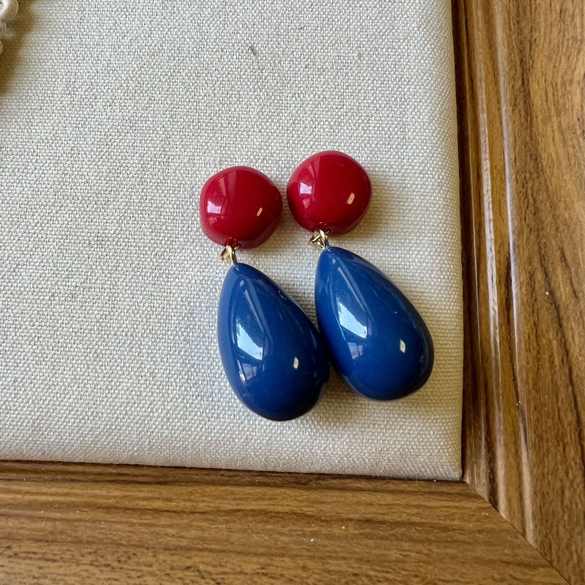 Retro design earrings drop-shaped