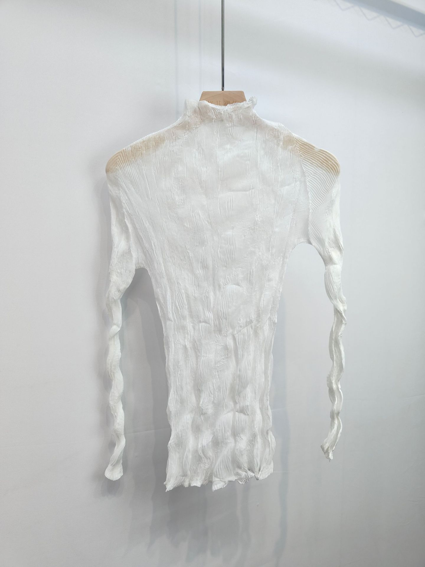 2025年プリーツトップス レディース 高級感 テンセル素材 透け感 レース 超伸縮性 スリムフィット 若見え 薄手Tシャツ