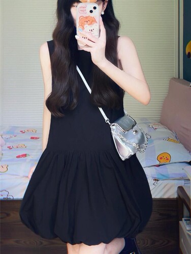 Hepburn-style black sleeveless dress for children, summer 2025, petite French elegance, bell-shaped short skirt