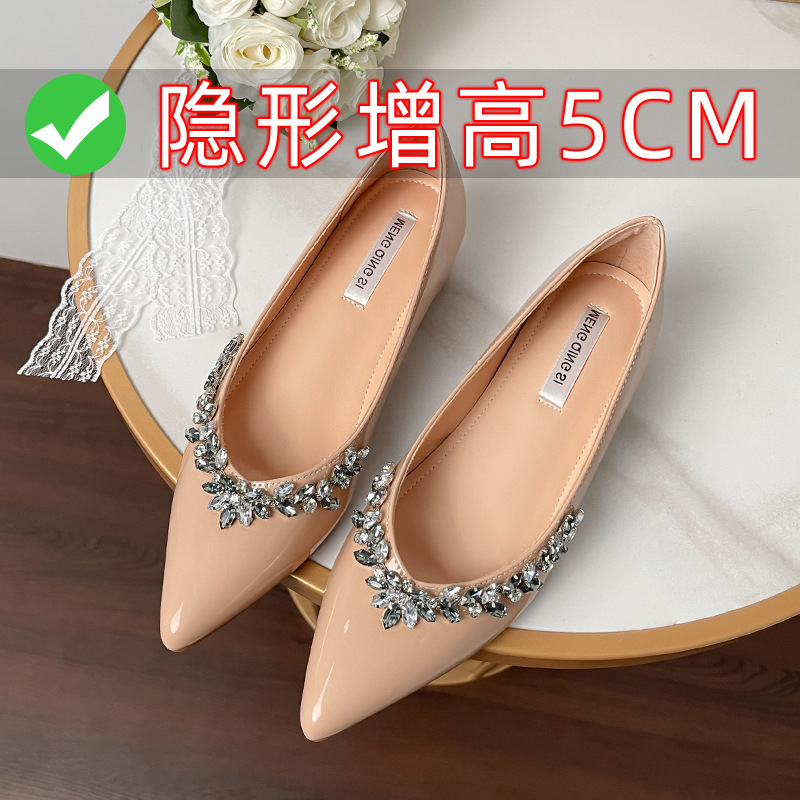 2025 새로운 스타일 내부 높이 5CM 프렌치 이브닝 스타일 페이턴트 가죽 뾰족한 라인스톤 소형 여성 신발 부드러운 밑창 통근 신발
