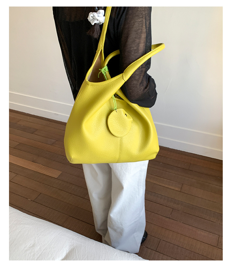 Large-capacity bag for women's summer, 2025 new style fashionable retro shoulder bag, textured tote bag for class and commuting undefined