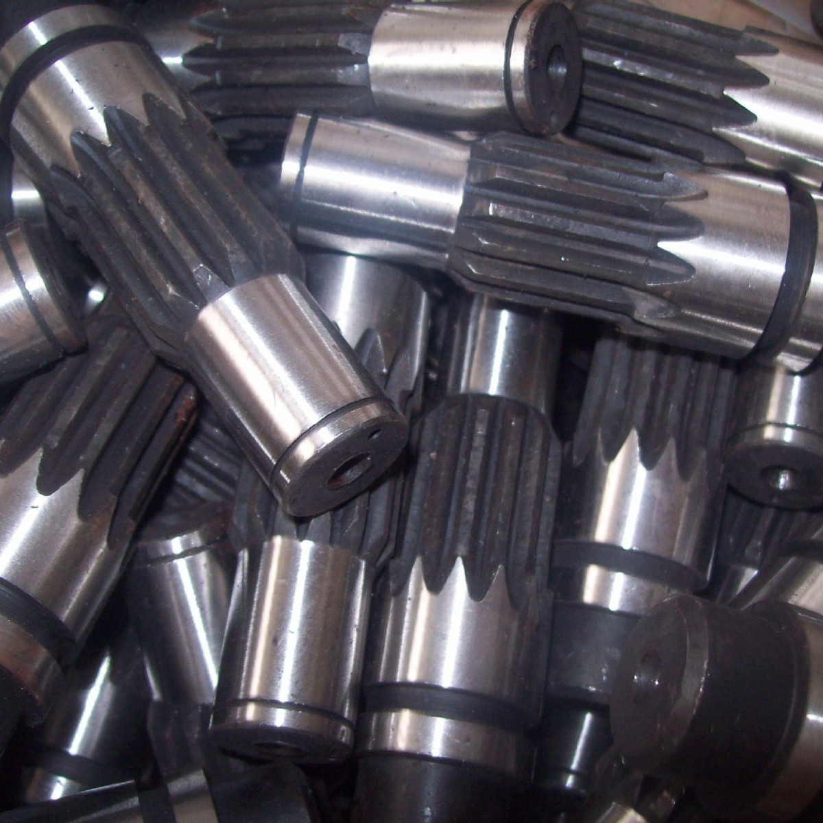 厂家供应20Cr材质的花键轴CNC加工非标件铝件产品标准件紧固件