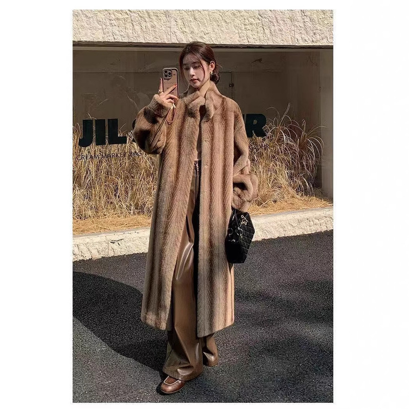 青果领气质皮草毛毛外套感金十字2025新款秋冬加长款大衣外套女|undefined