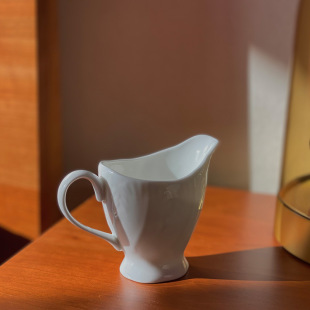 Ceramic Small Milk Pot Mini with Handle Coffee Milk Pot Embossed Milk Pot Afternoon Tea Vintage Bone China Milk Pot Coffee Milk Cup