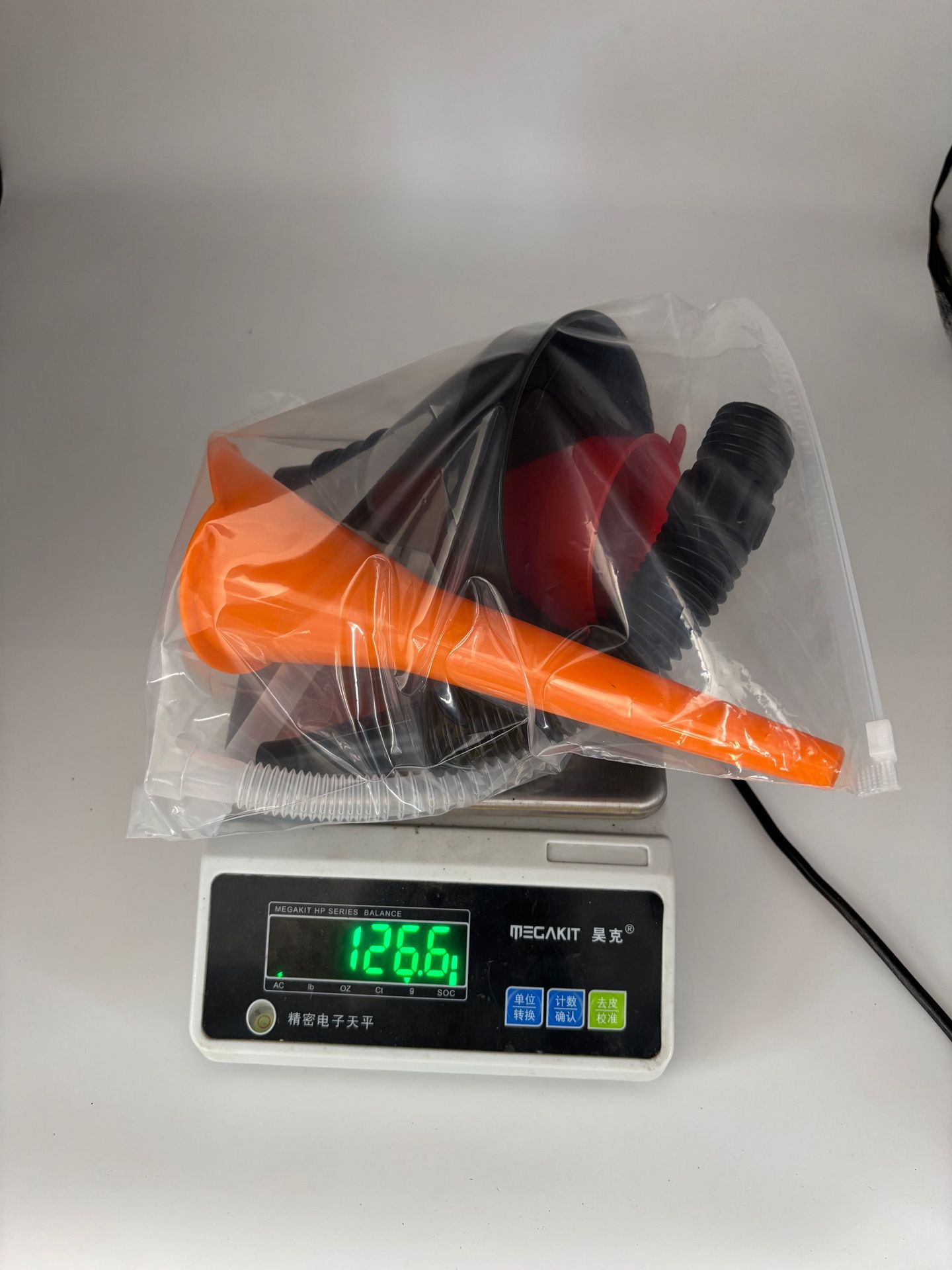 Directly Supplied from the Manufacturer, Car Refueling Funnel with Hands-Free Design and Filter Net, Plastic Funnel for Motorcycle Oil, Thickened Funnel