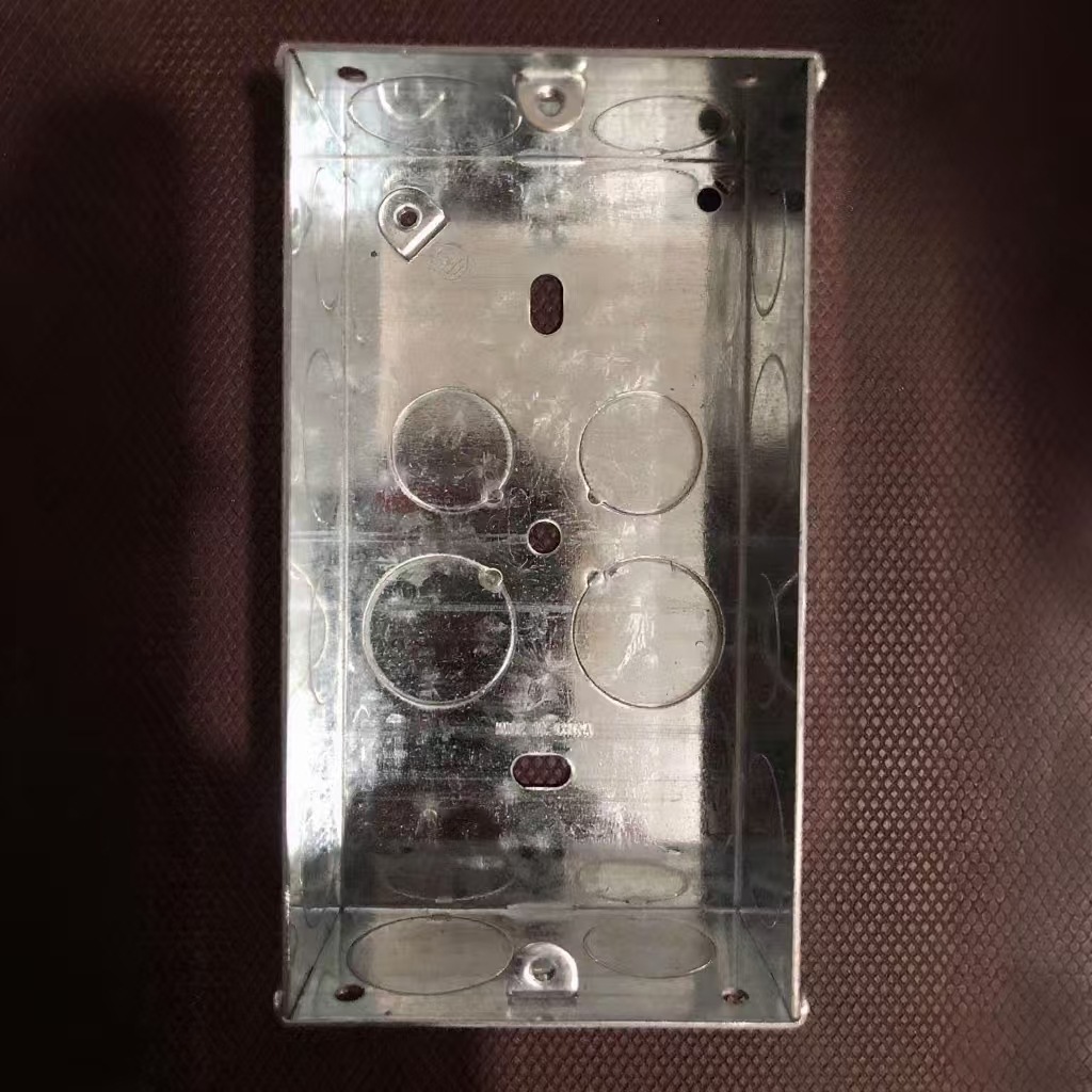 Caja de conexiones de chapa galvanizada tipo 86 Caja de conexiones de cables Caja de conexiones de cables Estándar británico Caja oculta Línea de estampado 146 Accesorios para cajas de acero inoxidable