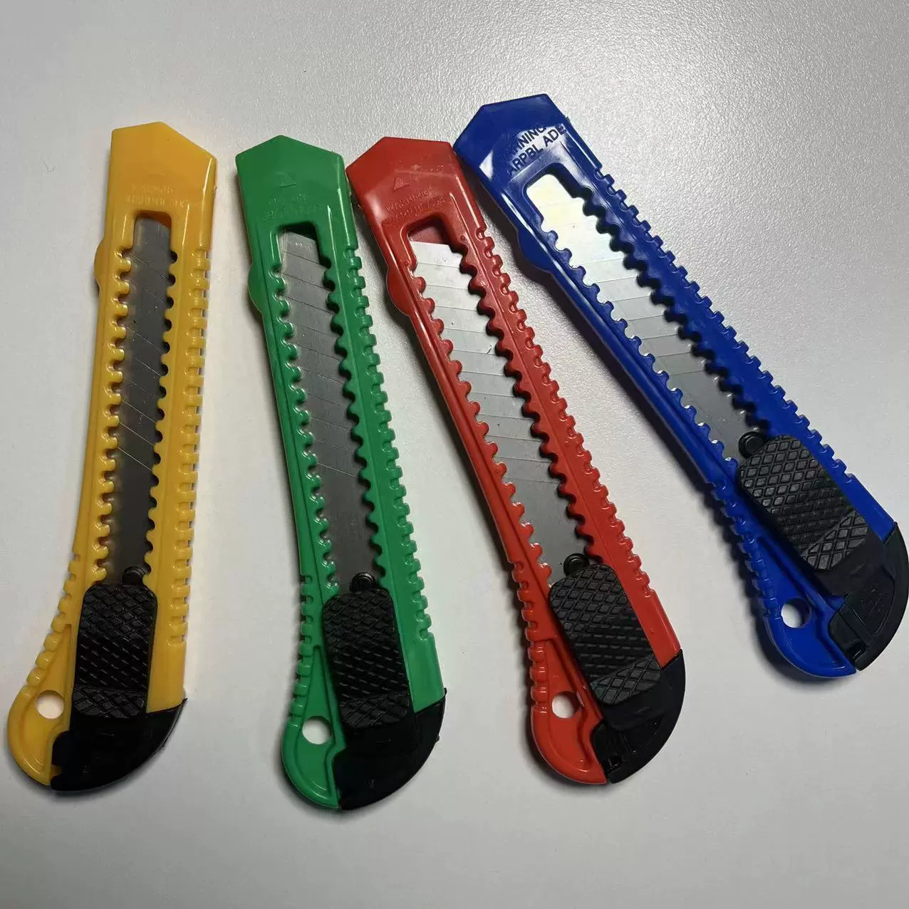 № 86 художественный нож фабрика бумажный нож для резки канцелярские принадлежности аппаратный нож Taobao подарок