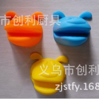 现货供应烘焙工具 狗头形硅胶隔热手套狗头形硅胶微波炉隔热手套