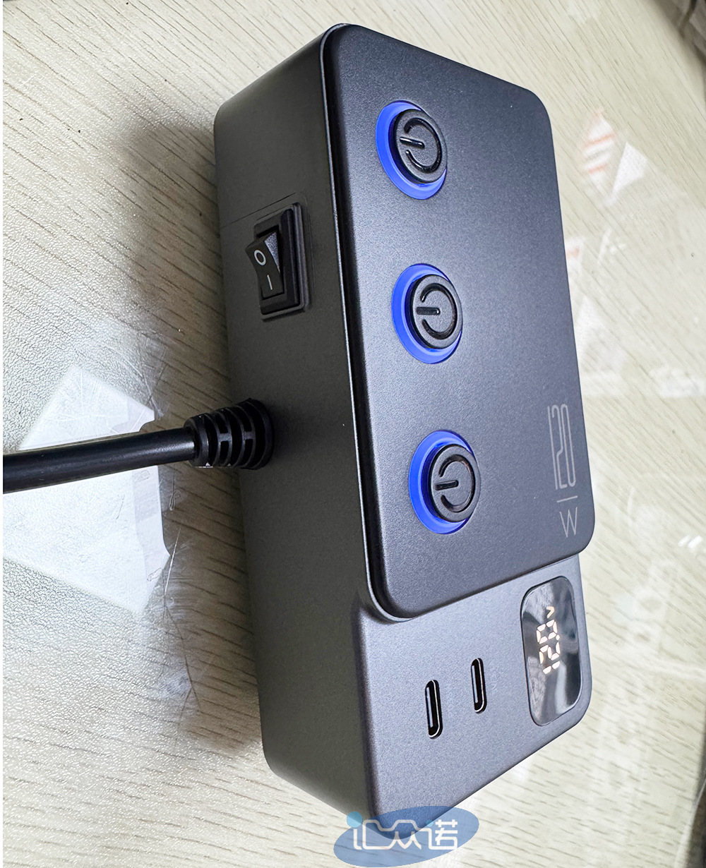 GC06 new car lighter one to three USB independent switch PD super fast charging 120W car charger