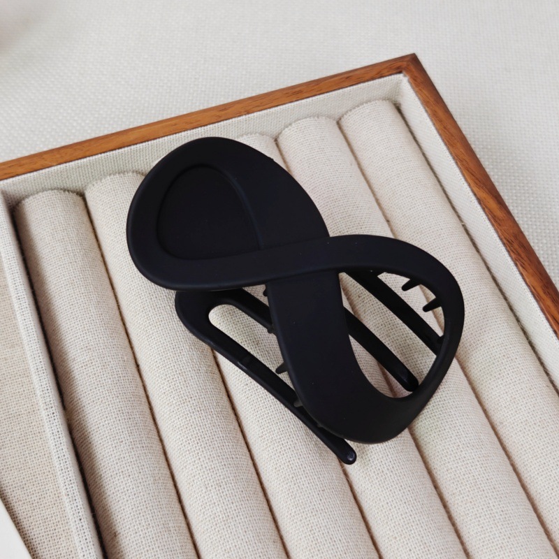 8cm matte black figure 8 clip