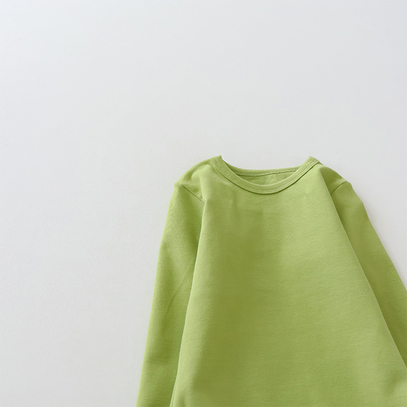 Camiseta de manga larga de algodón puro para niños 2026, camiseta básica para primavera y otoño, top cepillado de cuello redondo de color liso y corte holgado para niños y niñas.