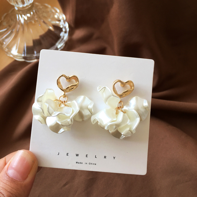 友宝源饰品S925银针仙气唯美白色树脂花瓣耳钉气质小清新爱心耳环|ru