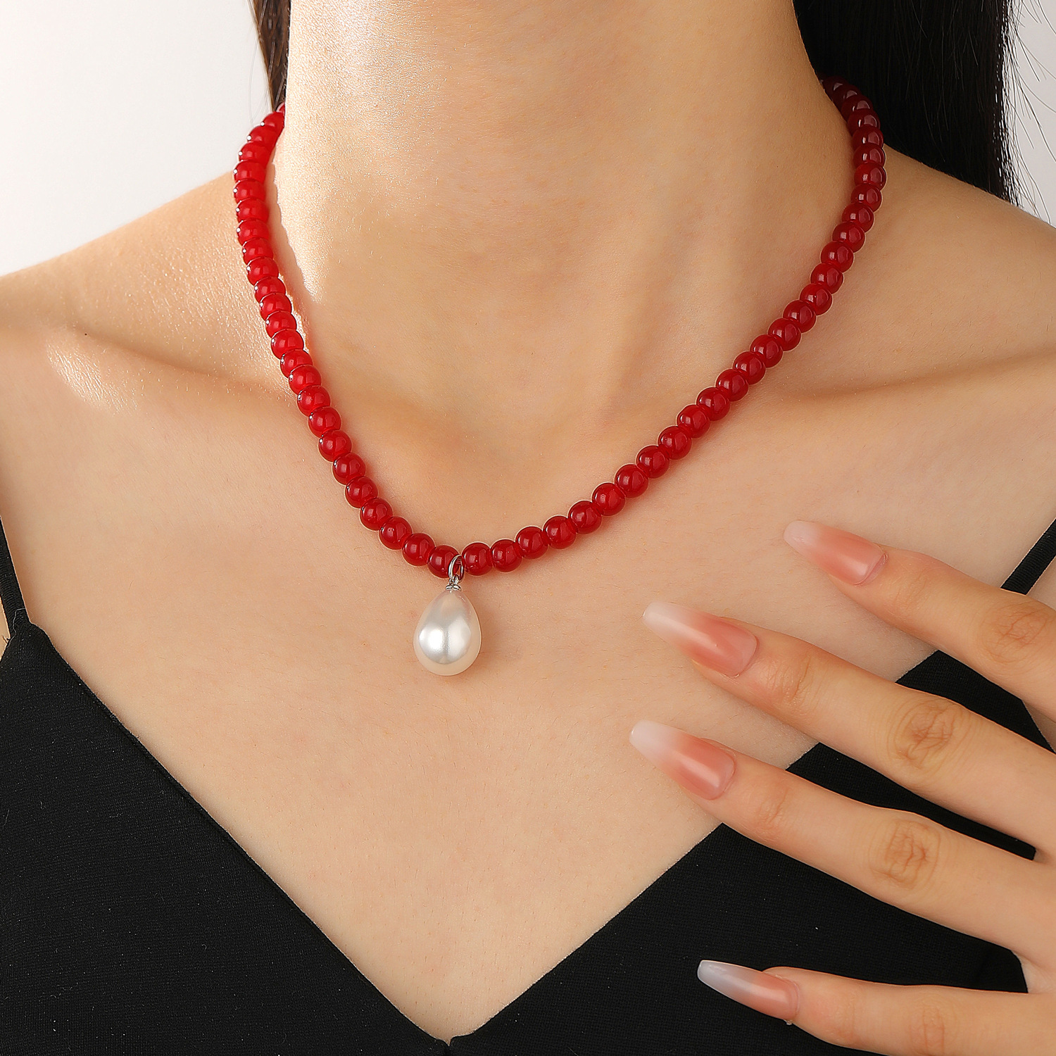 Retro small design pendant drop-shaped pearl