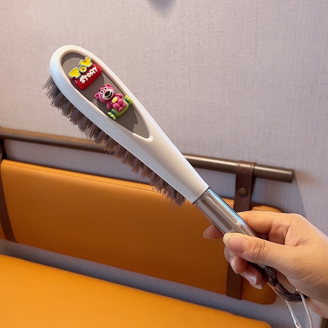 흰색 작은 분홍색 곰 침대 브러시