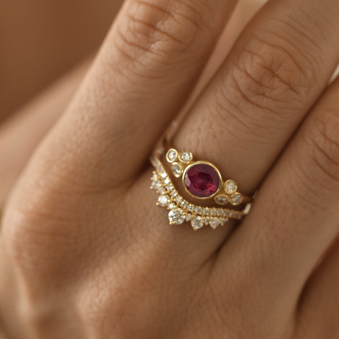 Ultra-complex luxury multi-diamond ladies suit ring engagement jewelry Japanese and Korean cute ruby ring factory outlet