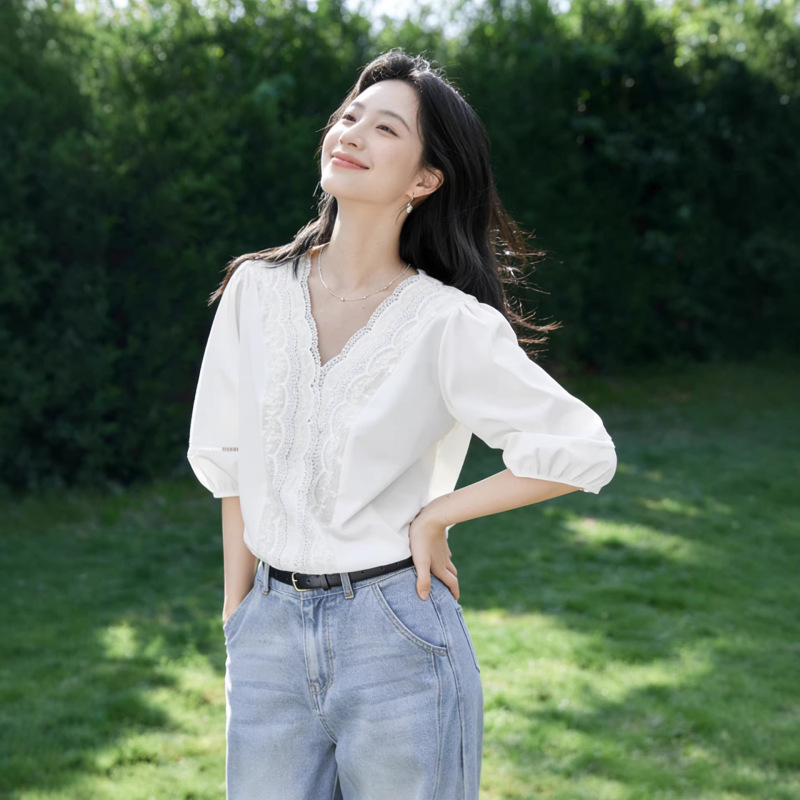 French-Style Elegant Cut-Out Lace V-Neck White Shirt for Women 2026 Summer New Style Elegant and Chic Puff-Sleeved Top