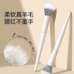 新しい白い木の柄の二重のウールのチークの点の色のブラシはぼかして染めます。